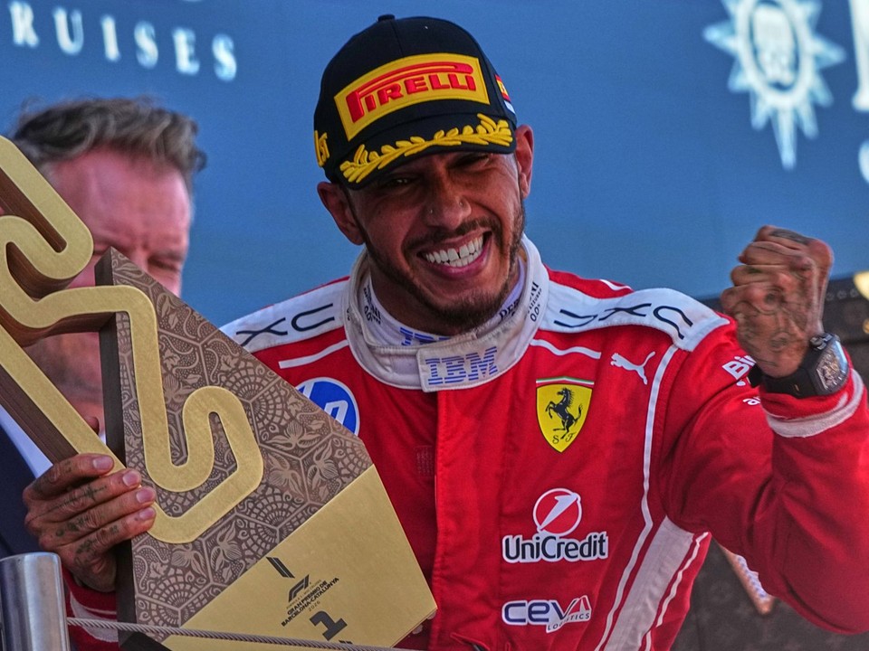 Lewis Hamilton sa raduje z víťazstva vo Veľkej ceny Katalánska 2026