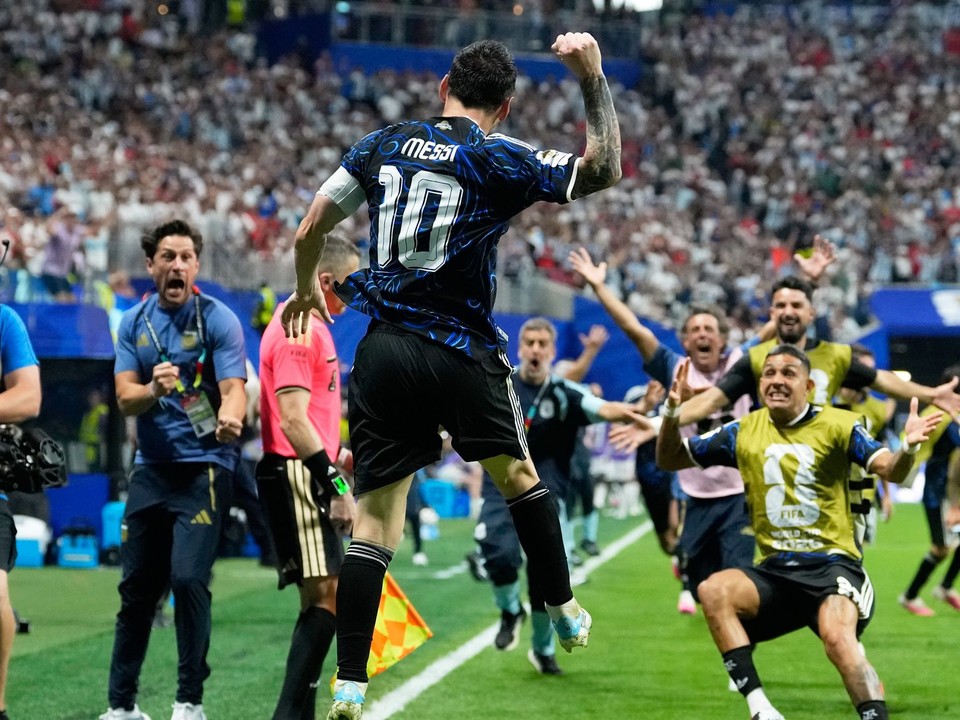 Futbalisti Argentíny oslavujú gól na MS 2026.