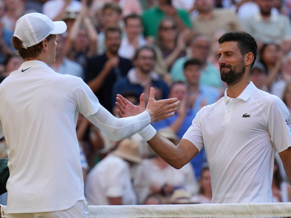 Jannik Sinner - Novak Djokovič: ONLINE prenos zo semifinále Wimbledonu 2026.