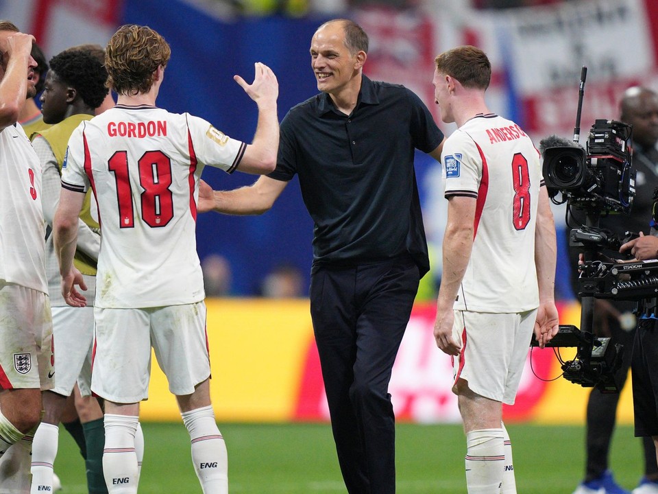 Tréner Anglicka Thomas Tuchel s hráčmi počas MS 2026.