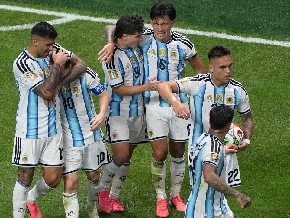 Argentína oslavuje gól. 