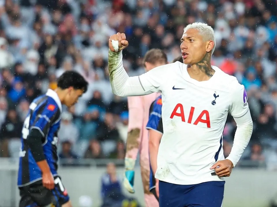 Richarlison sa teší z gól v prípravnom zápase medzi Aucklandom a Tottenhamom