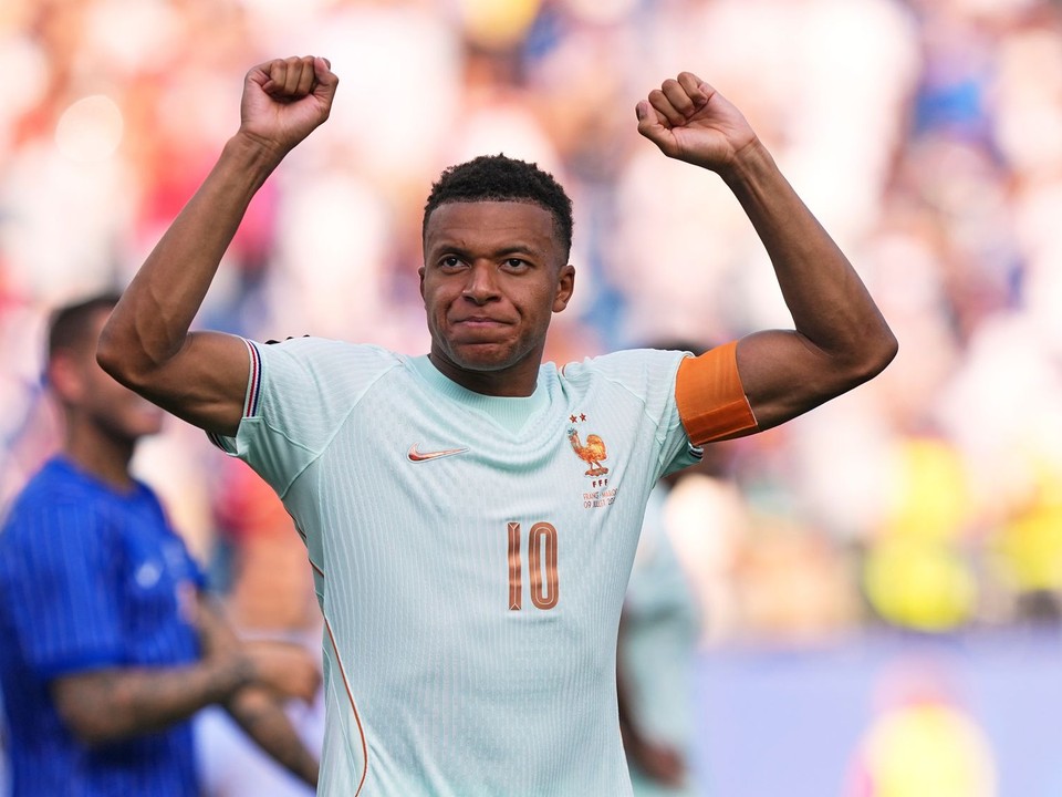 Francúz Kylian Mbappé oslavuje po tom, čo Francúzsko zdolalo Maroko vo štvrťfinálovom zápase futbalových majstrovstiev sveta.