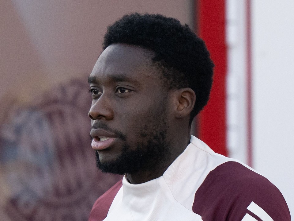 Na archívnej snímke z 25. novembra 2024 Alphonso Davies z Bayernu Mníchov.