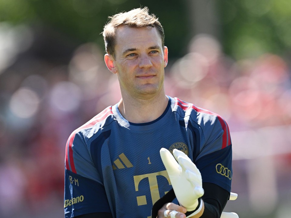 Na snímke brankár Bayernu Mníchov Manuel Neuer reaguje na tréningu v Mníchove.