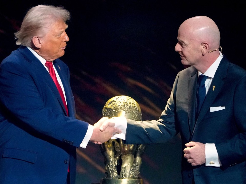 Donald Trump a Gianni Infantino.
