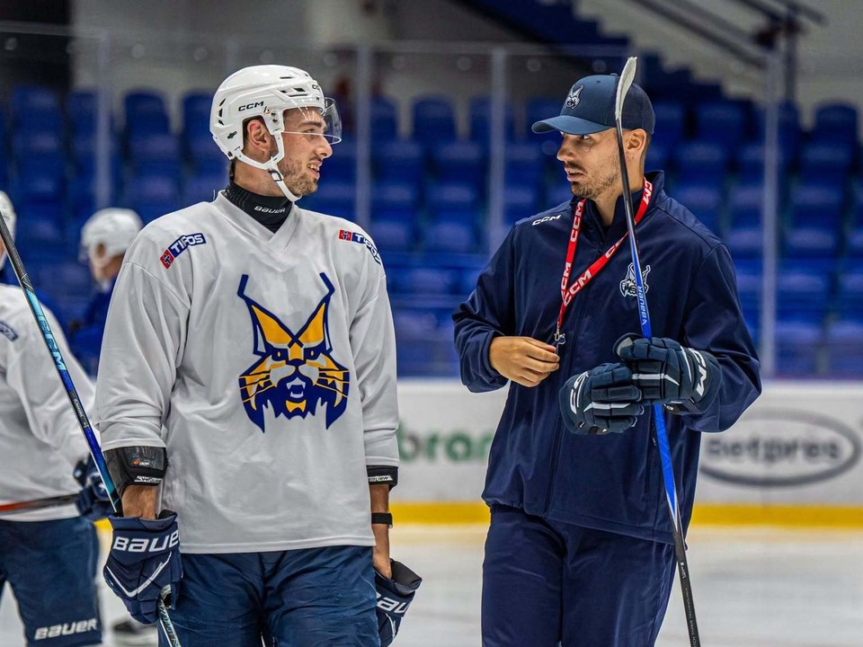Vpravo Branislav Rapáč počas tréningu hokejistov HK Spišská Nová Ves.