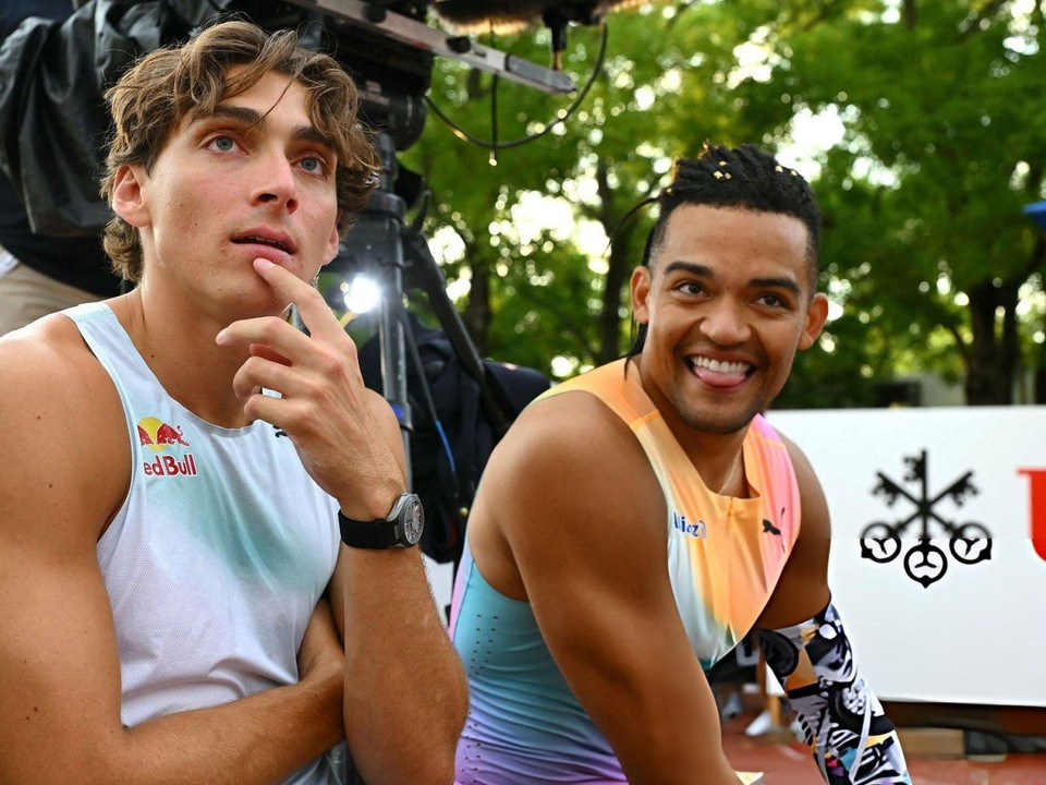 Armand Duplantis a Emmanuil Karalis.