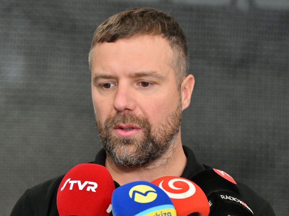 Tréner HK Dukla Michalovce Jakub Ručkay počas mediálneho brífingu hokejistov HK Dukla Michalovce k príprave na novú sezónu.