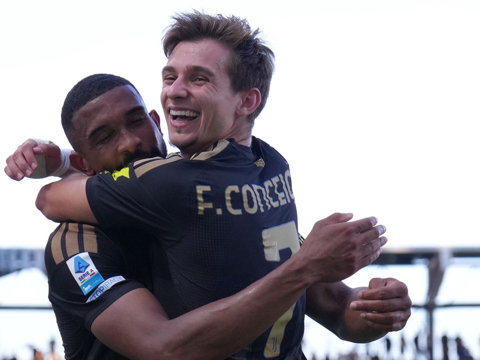 Hráči Juventusu oslavujú gól