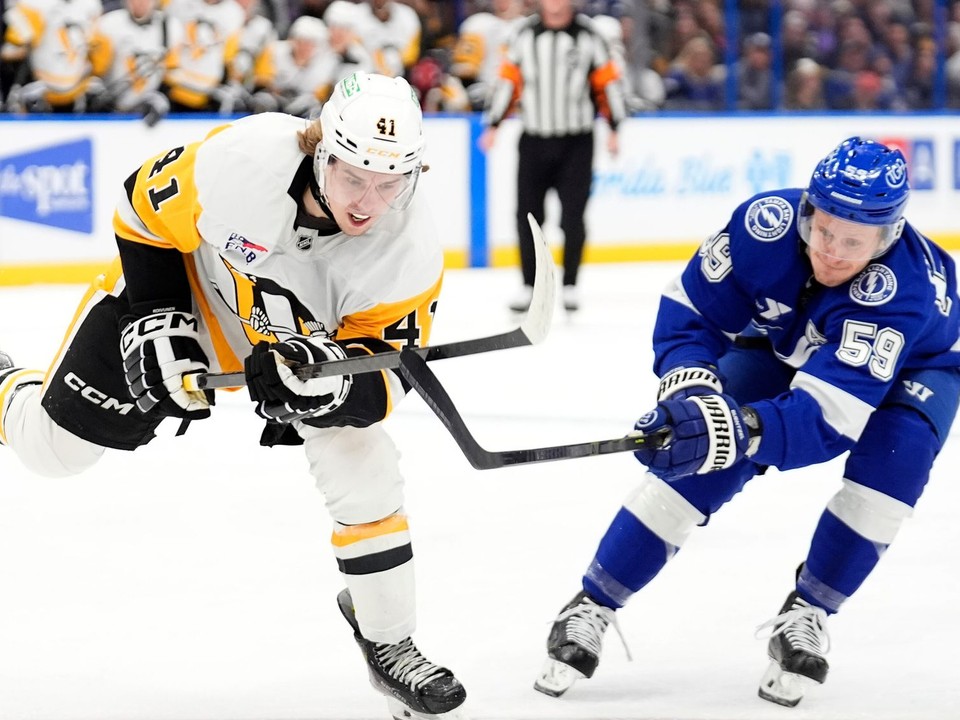 Ville Koivunen v drese Pittsburghu Penguins.