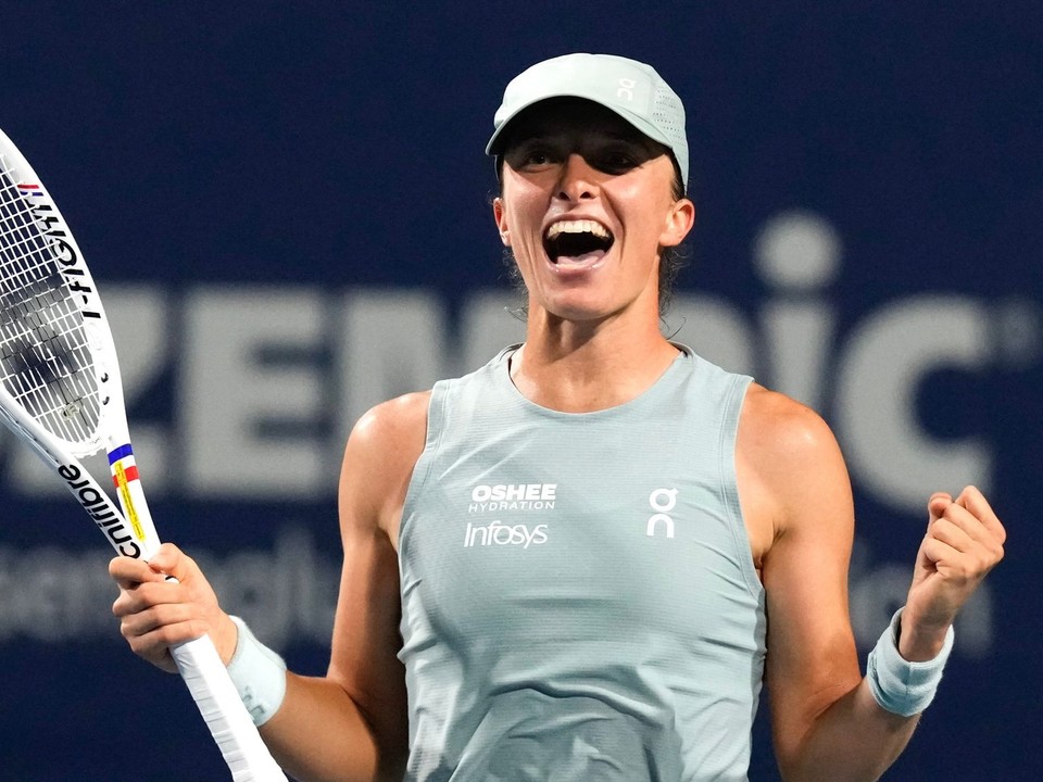 Iga Swiateková oslavuje postup do finále na turnaji WTA v Toronte 2026.