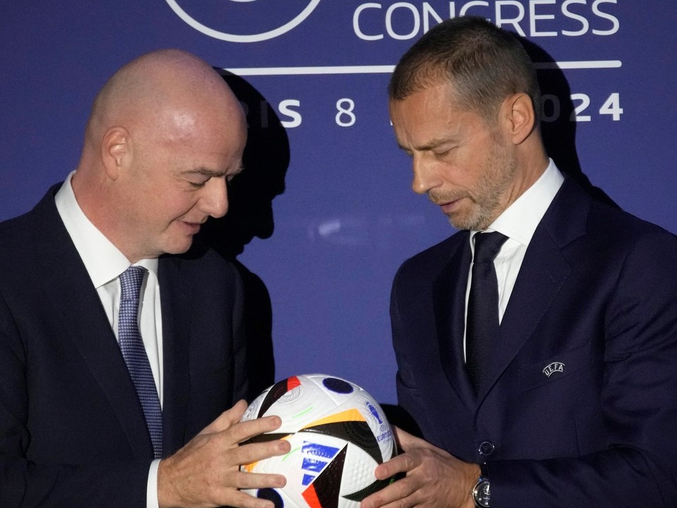 Aleksander Čeferin (vpravo) a Gianni Infantino.