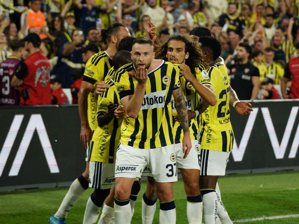 Milan Škriniar oslavuje gól.