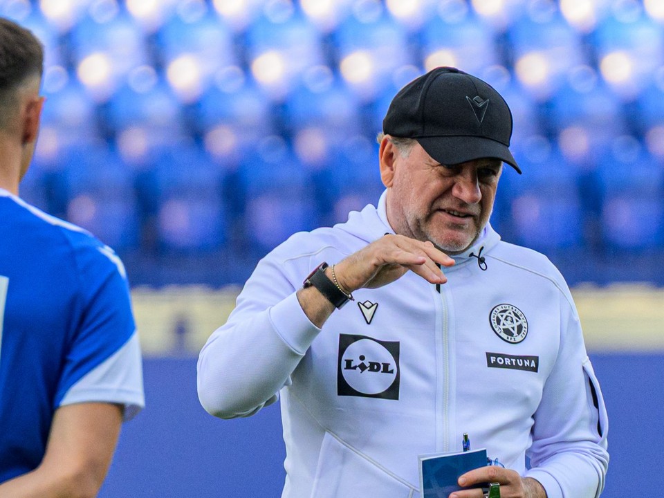 Tréner slovenskej futbalovej reprezentácie Vladimír Weiss starší.