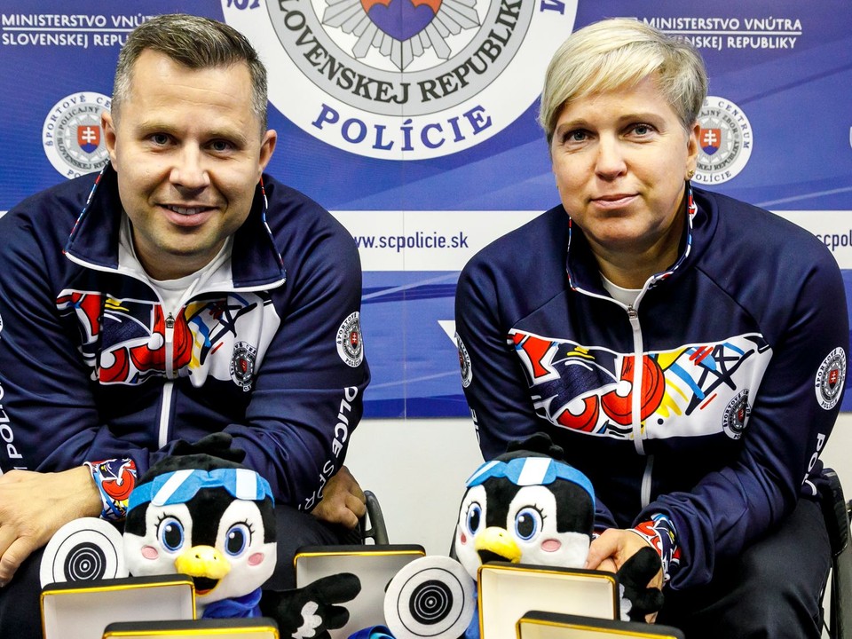 Na snímke zľava slovenský parastrelci Radoslav Malenovský a Veronika Vadovičová.