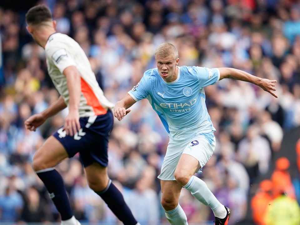 Erling Haaland v zápase Manchester City a Coventry.