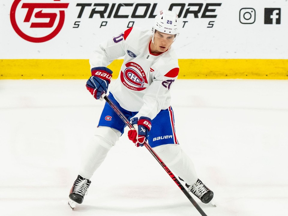 Na snímke slovenský hokejista v drese Montrealu Canadiens Juraj Sláfkovský počas tréningu v kanadskom meste Brossard.