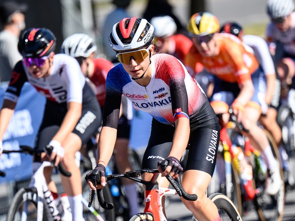 Slovenská cyklistka Viktória Chladoňová počas pretekov do 23 rokov na MS 2026.