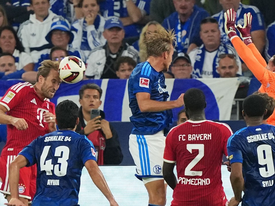 Harry Kane hlavičku proti Schalke.