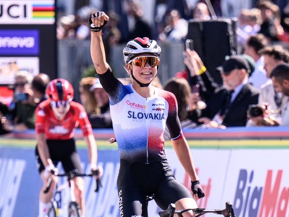 Slovenská cyklistka Viktória Chladoňová počas pretekov do 23 rokov na MS 2026.