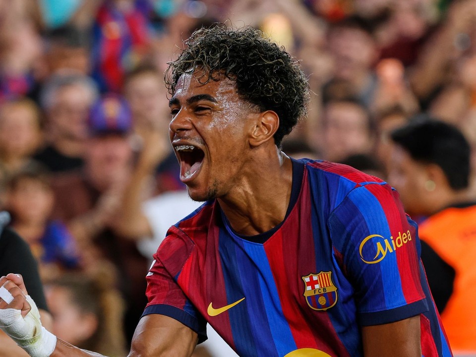 Futbalista Barcelony Lamine Yamal.
