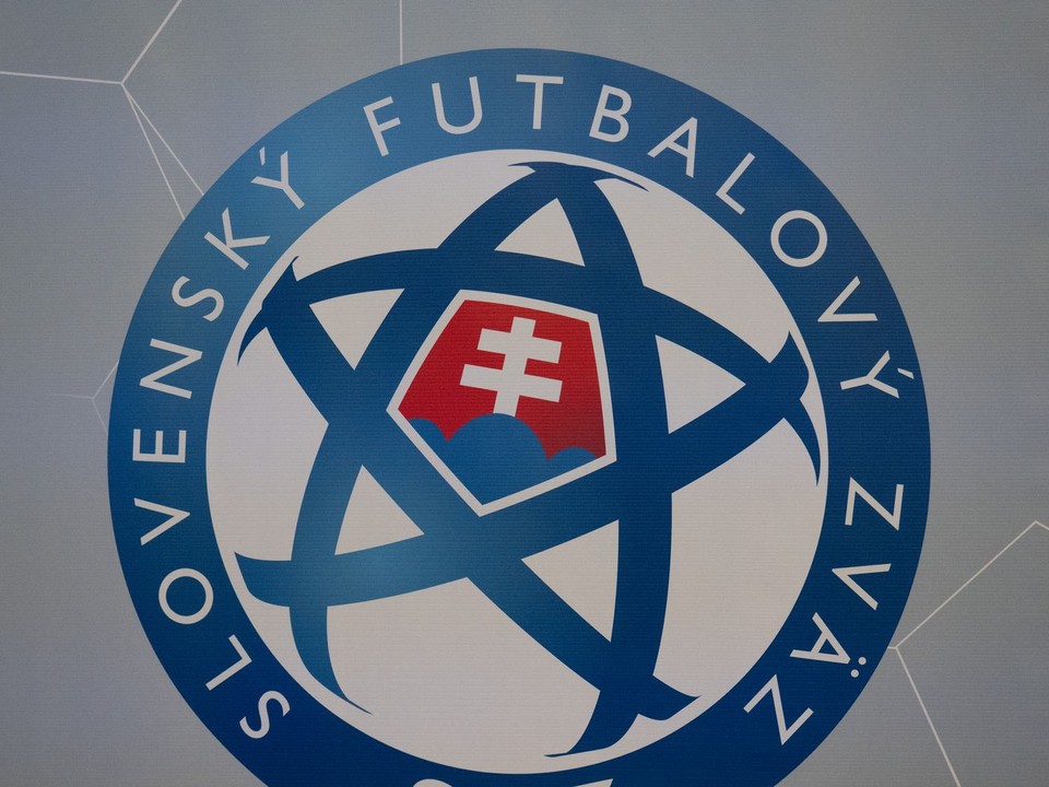 Na snímke logo Slovenského futbalového zväzu počas Konferencie SFZ.