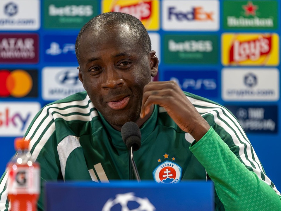 Tréner ŠK Slovan Bratislava Yaya Touré. 