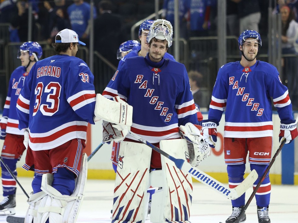 Brankár Igor Šesťorkin v drese New Yorku Rangers.