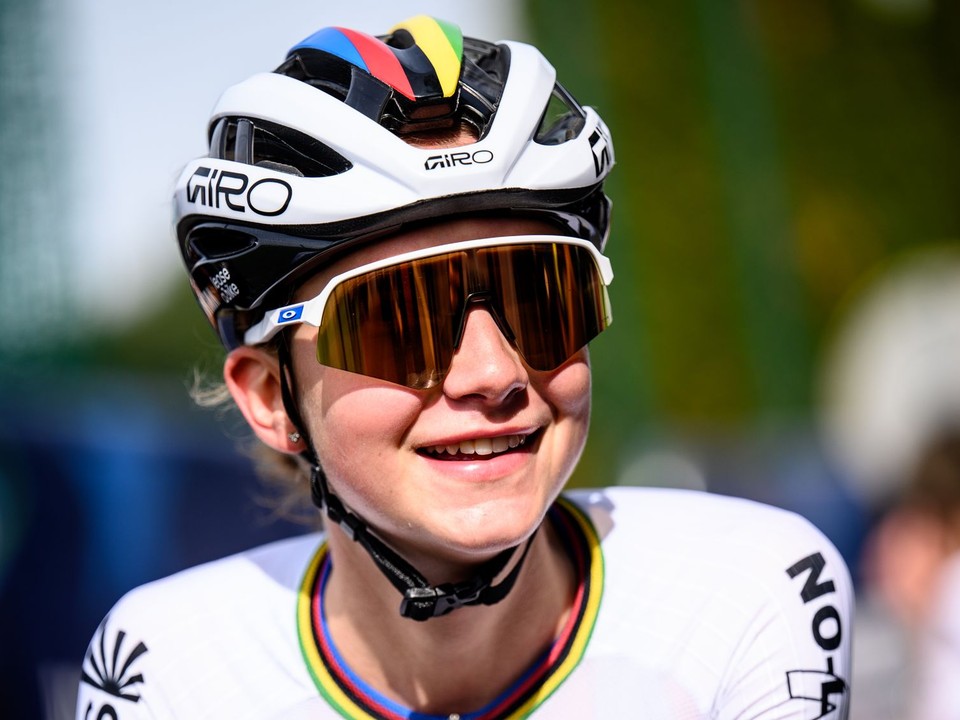 Slovenská cyklistka Viktória Chladoňová v dúhovom drese majsterky sveta U23.