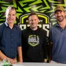 Zľava Ondrej Rusnák, moderátor Stanislav Benčat a Boris Valábik v podcaste Hokejový BOSS.