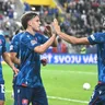 Hráči Slovenska Martin Valjent (vpravo) a David Strelec (vľavo) sa tešia z úvodného gólu, ktorý strelil Leo Sauer (uprostred) počas zápasu C-divízie Ligy národov vo futbale Slovensko - Kazachstan.