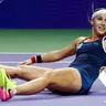 Dominika Cibulková sa teší po premenenom mečbale na Turnaji majsteriek 2016.