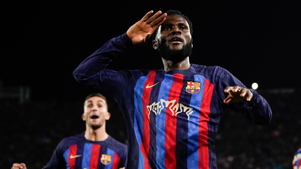 Franck Kessié sa teší po strelení rozhodujúceho gólu v ligovom El Clásicu FC Barcelona - Real Madrid.