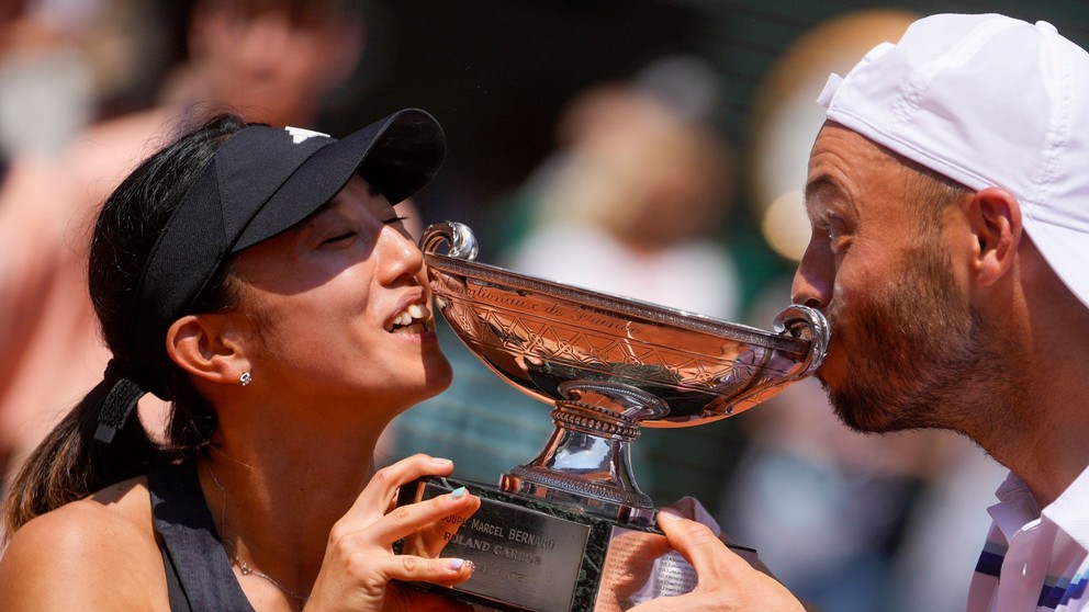 Nemecko-japonský pár Tim Pütz a Miju Katová vyhral mix na Roland Garros 2023. 