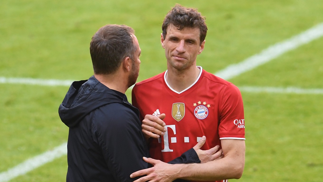 Thomas Müller a tréner Hansi Flick.