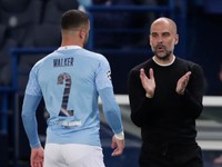 Kyle Walker a tréner Pep Guardiola.