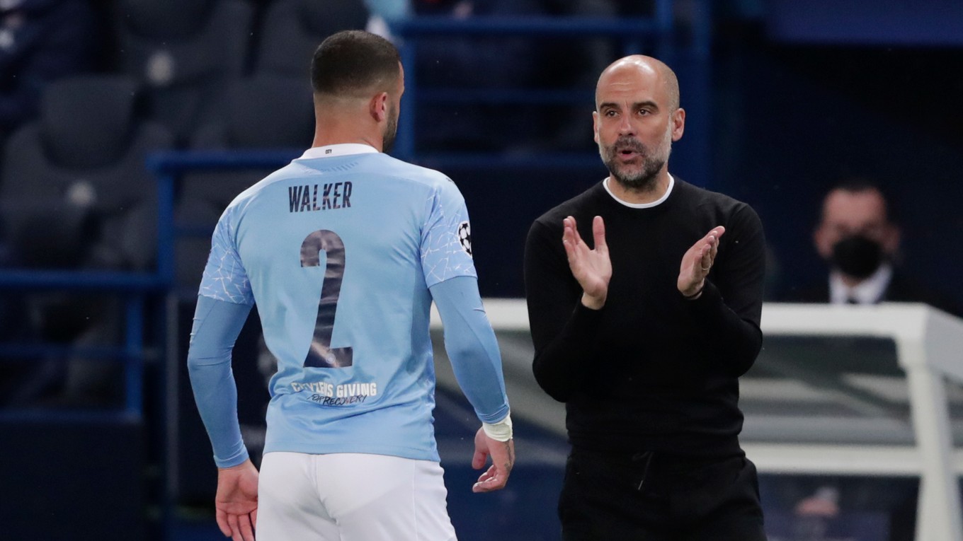 Kyle Walker a tréner Pep Guardiola.