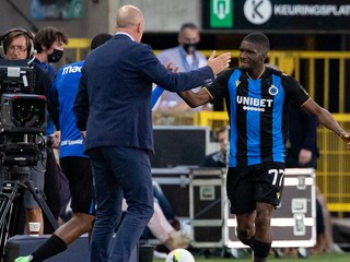 Radosť Clintona Matu po tom, čo strelil víťazný gól za Bruggy.