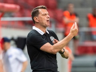 Tréner Štefan Tarkovič v zápase Slovensko - Kazachstan v Lige národov.