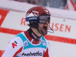 Johannes Strolz nečakane vyhral slalom v Adelbodene 2022.
