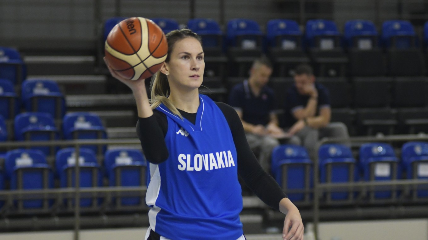 Basketbalistka Sabína Oroszová počas tréningu ženskej basketbalovej reprezentácie Slovenska.