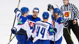 Slovenskí hokejisti - zľava Kristián Pospíšil, Michal Krištof, Mislav Rosandič a Marek Ďaloga.