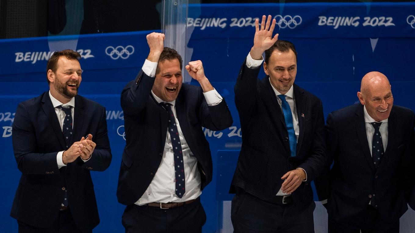 Zľava Andrej Podkonický, Ján Lašák, Miroslav Šatan a Craig Ramsay na ZOH 2022 v Pekingu.