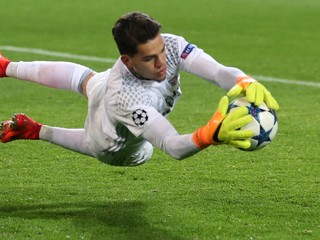 Anglický futbalový klub Manchester City hľadá dvojku k Brazílčanovi Edersonovi.