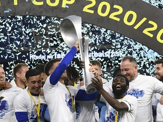 Triumf obhajuje ŠK Slovan Bratislava.