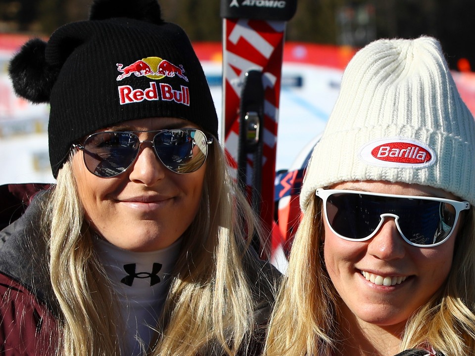 Lindsey Vonnová (vľavo) a Mikaela Shiffrinová po super-G v Cortine d'Ampezzo 2017.