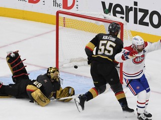 Paul Byron strieľa gól v zápase Vegas Golden Knights - Montreal Canadiens v semifinále play off NHL.