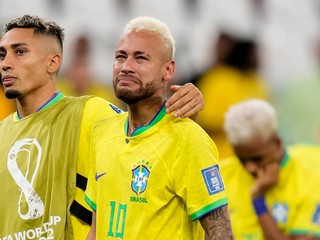 Sklamaný Neymar na MS vo futbale 2022.