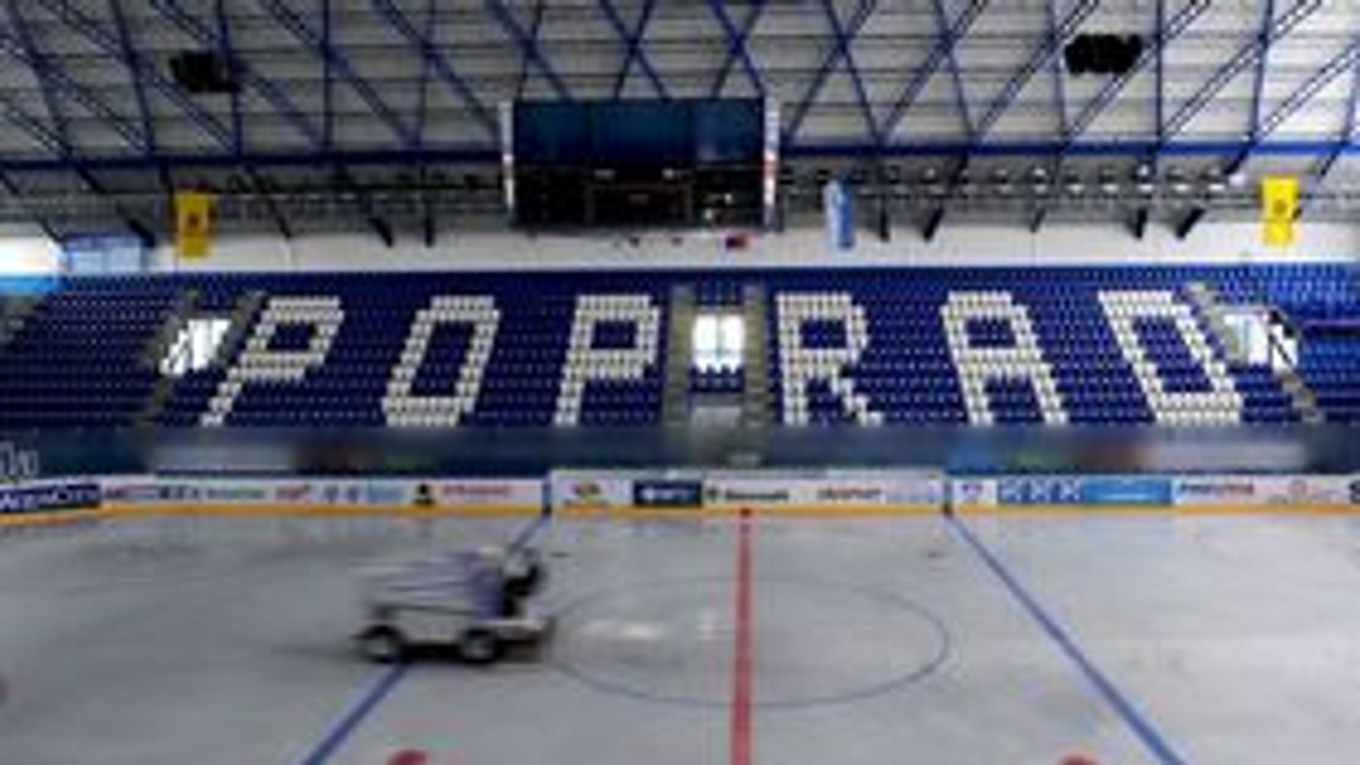 Na popradskom štadióne trénujú zatiaľ iba hokejisti HC Poprad.